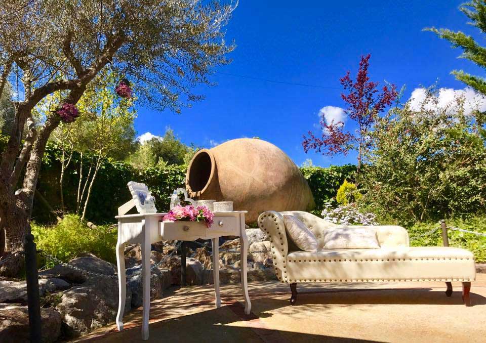 la primavera invita a celebrar un evento